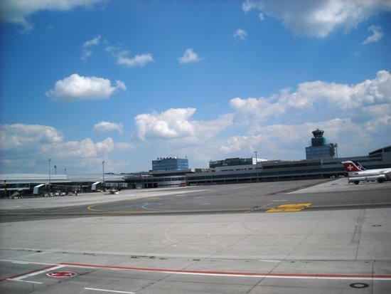 pragaaeroportodiruzyneilpiazzale.jpg