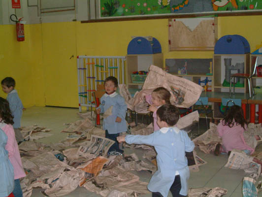 I bambini esprimono il loro bisogno di movimento, espressione, socialità